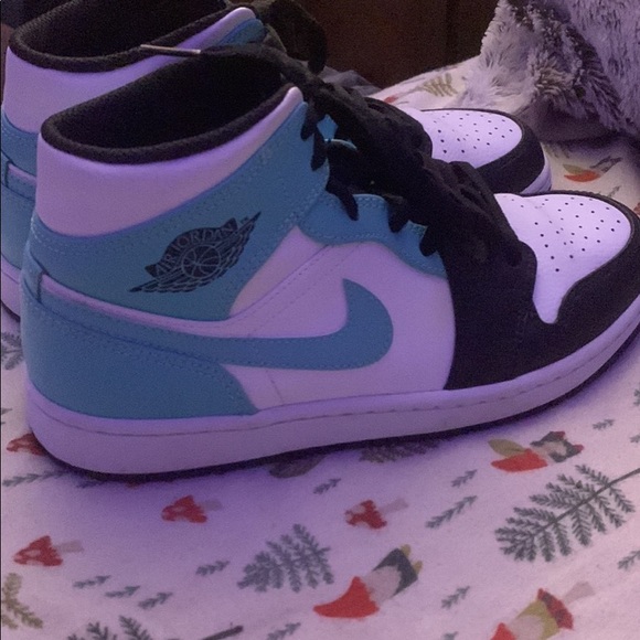 Mid Tropical Twist Jordans Size 7.5 - Picture 1 of 6